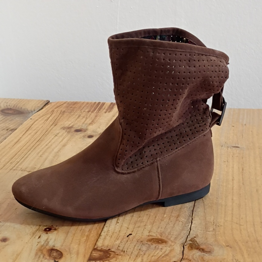 Groove Brown Faux Suede Flat Slouchy Ankle Boots Size 6